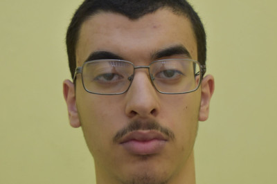 Manchester Arena pommitaja vend ründas vanglaametnikke kuuma toiduõliga