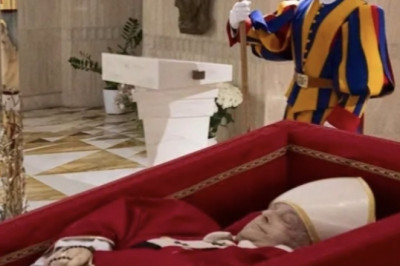 Vatikan hoiab Püha Peetruse basiilika terve öö lahti, kuna tuhanded inimesed tulevad Paavst Franciscusele austust avaldama