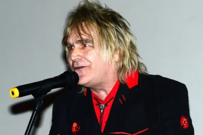 Mike Peters bändist The Alarm suri 66-aastaselt