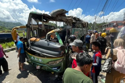 Indoneesias hukkus bussiõnnetuses vähemalt 12 inimest