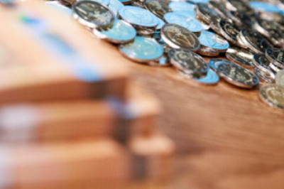 Sularahakasutajad kahtluse all! Igaüht, kes Hispaanias 3000 eurot välja võtab, jälgitakse