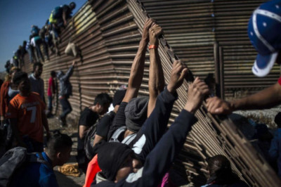 Trump maksab illegaalsetele immigrantidele 1000 dollarit eneseküüditamise eest